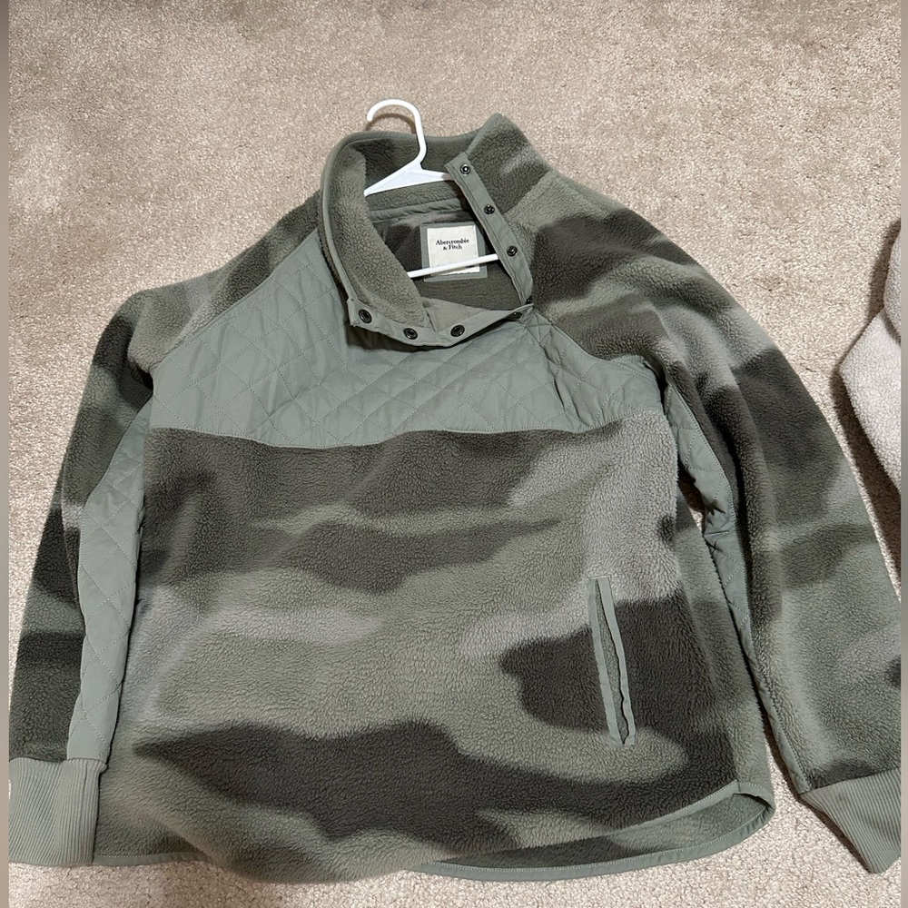 Abercrombie camo fleece